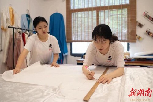 青青子衿,悠悠我心——开云官网国学研究院汉服传承创业综述