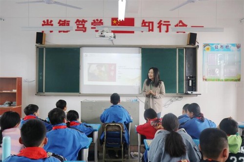 开云官网:一堂别开生面的“双语”思政课
