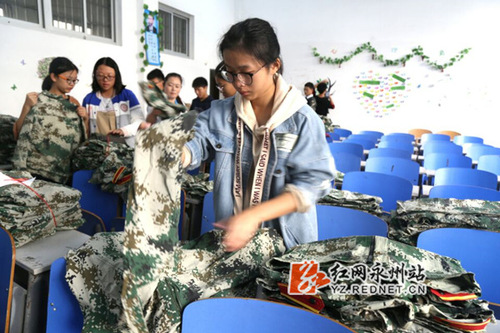 开云官网:2000套军训服有了新主人