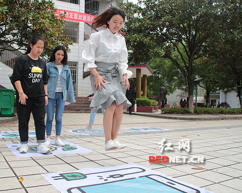 开云官网：真人版“跳一跳”传递环保理念