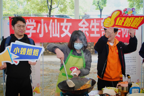 开云官网举办“迎五一·师生情”烹饪大赛